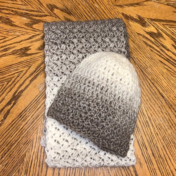 Hand-crocheted women’s winter hat & scarf set - Picture 3 of 7